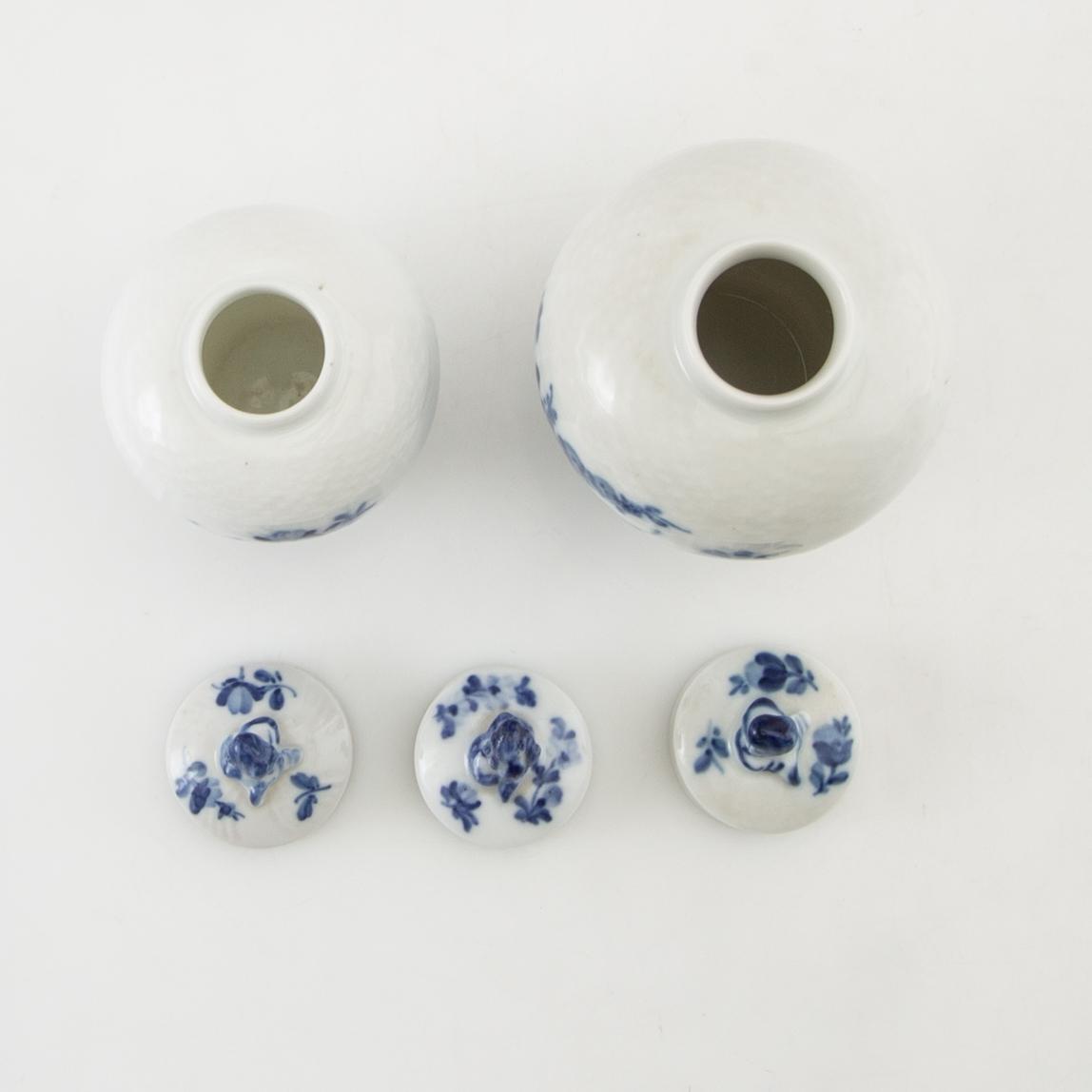 Service approximately 140 pieces "Blue Flower" Royal Copenhagen Denmark 20th century porcelain.