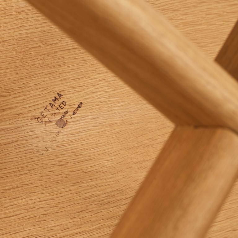 Hans J. Wegner, an oak dining table, Getama, Denmark.