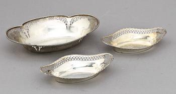 BRÖDKORGAR, 3 st, silver, bl.a. K Andersson, Göteborg, 1917. Tot. v. 420 g.