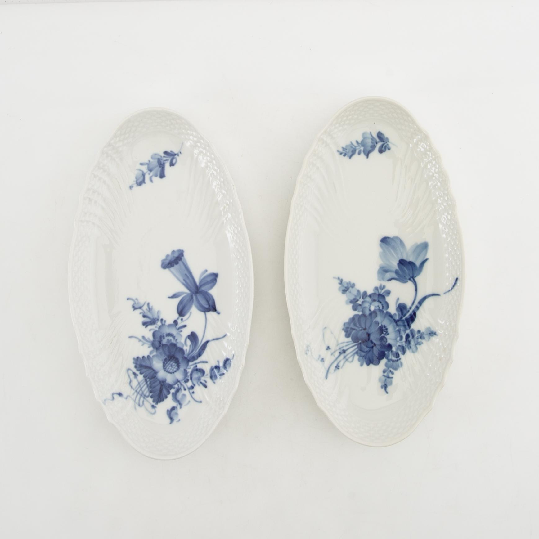 Service approximately 140 pieces "Blue Flower" Royal Copenhagen Denmark 20th century porcelain.