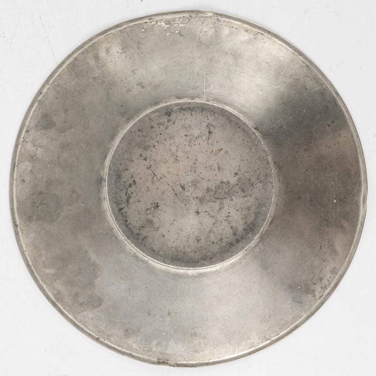 Firma Svenskt Tenn, a set of three pewter dishes, Stockholm, 1927-1930.