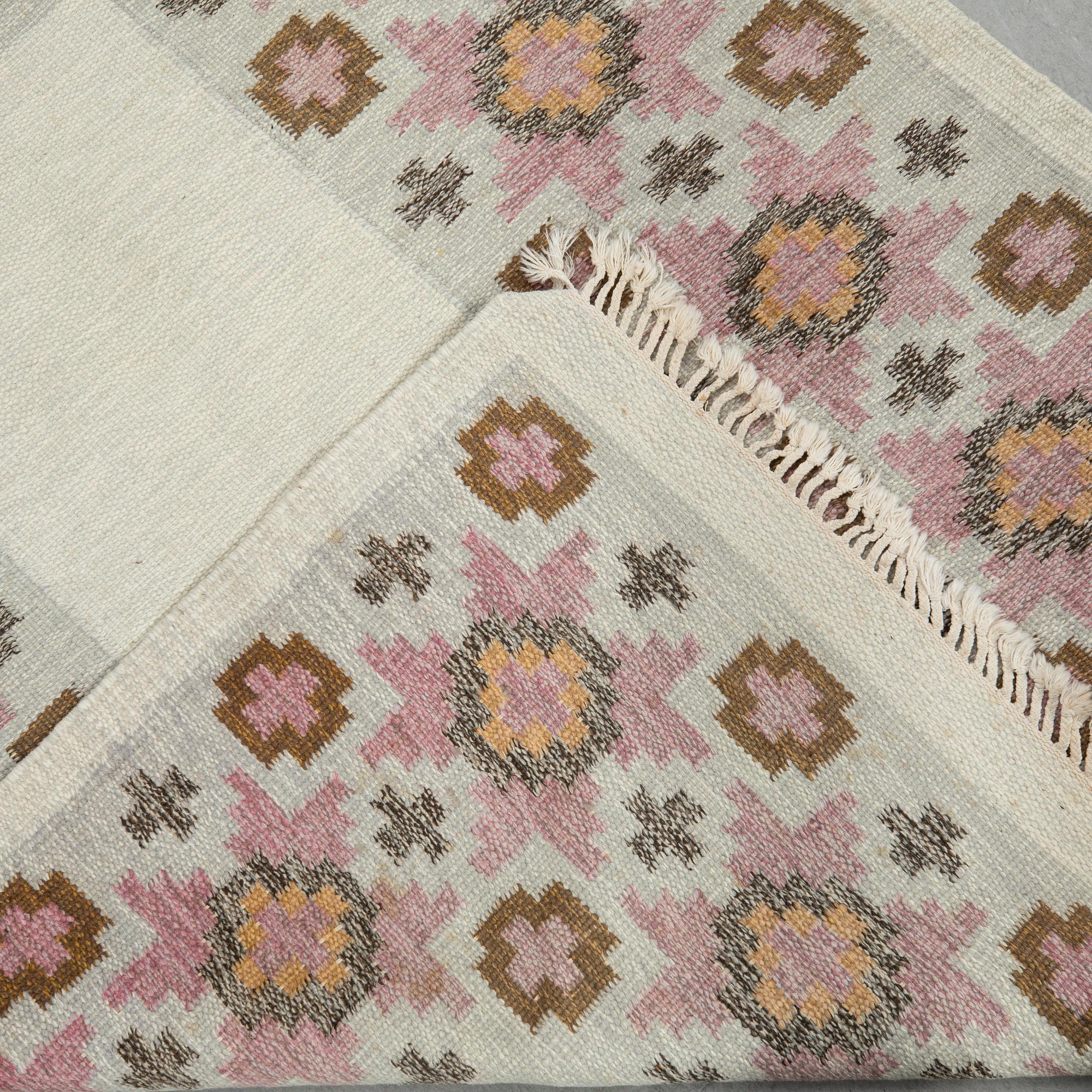 Rug, röllakan, 191 x 137 cm.