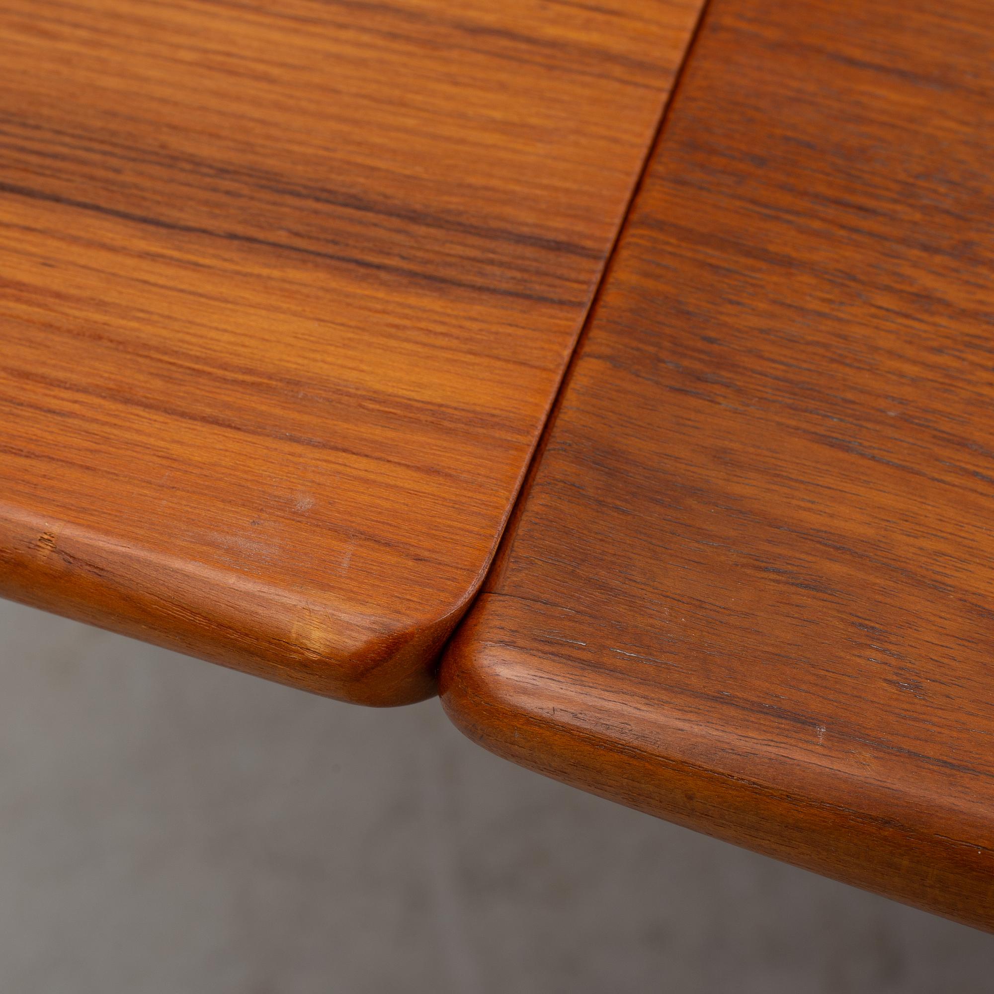 Alfred Christensen, matbord modell "371/ Boomerang",  Slagelse Møbelvaerk A/S, Danmark, 1963.