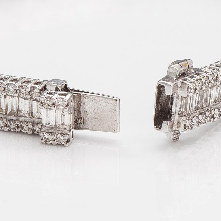 An 18K white gold bracelet with diamonds ca. 7.42 ct in total according to engraving.