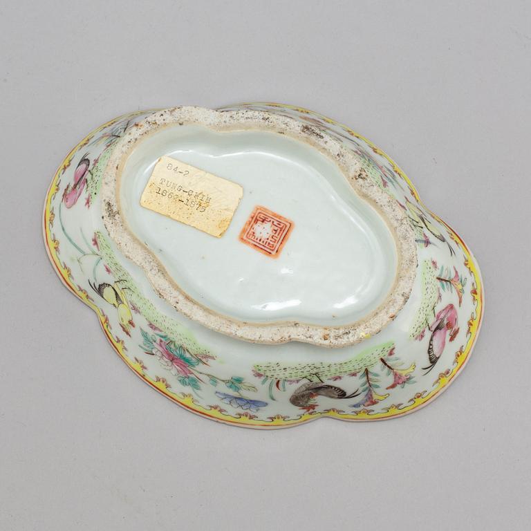 SKÅL, porslin. Qingdynastin, omkring 1900.