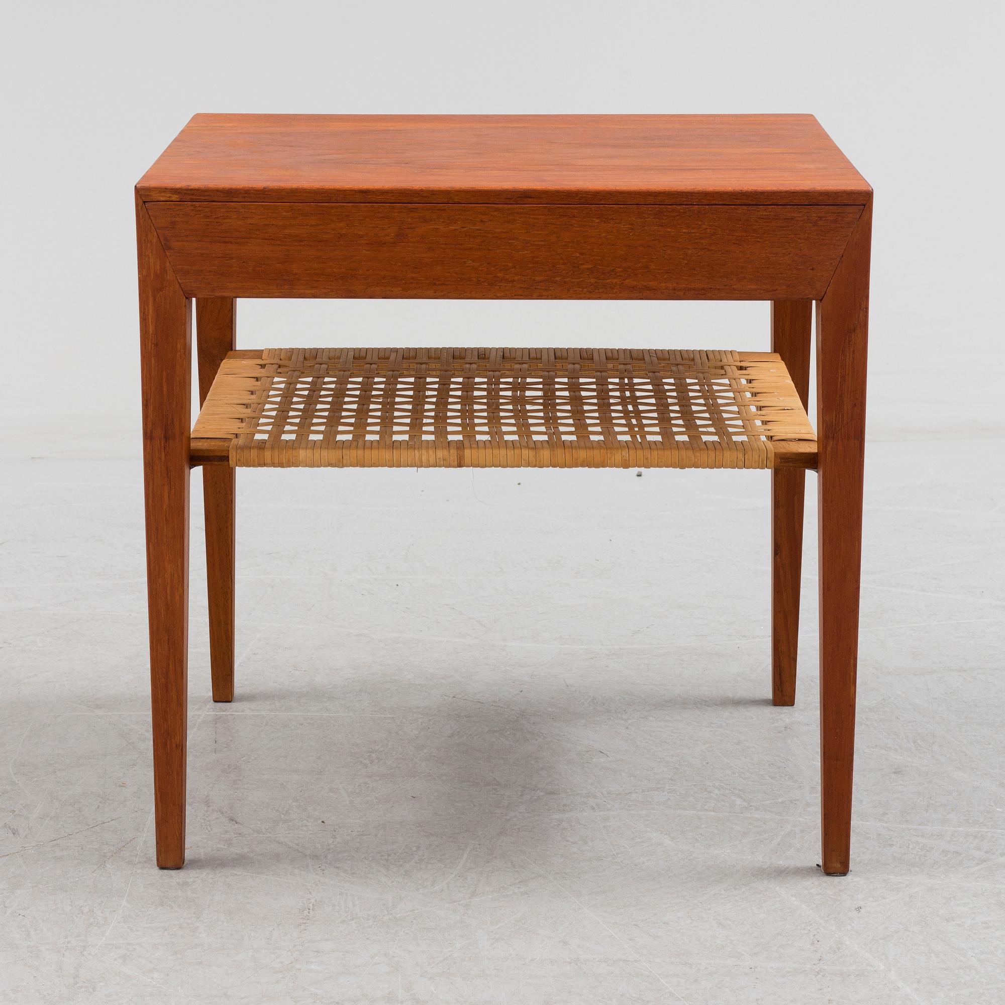 SEVERIN HANSEN, sängbord,  Haslev Møbelfabrik, Danmark, 1900-talets andra hälft.