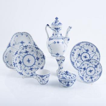 Service parts, 21 pieces, porcelain, "Musselmalet", full and half lace, Royal Copenhagen, Denmark.