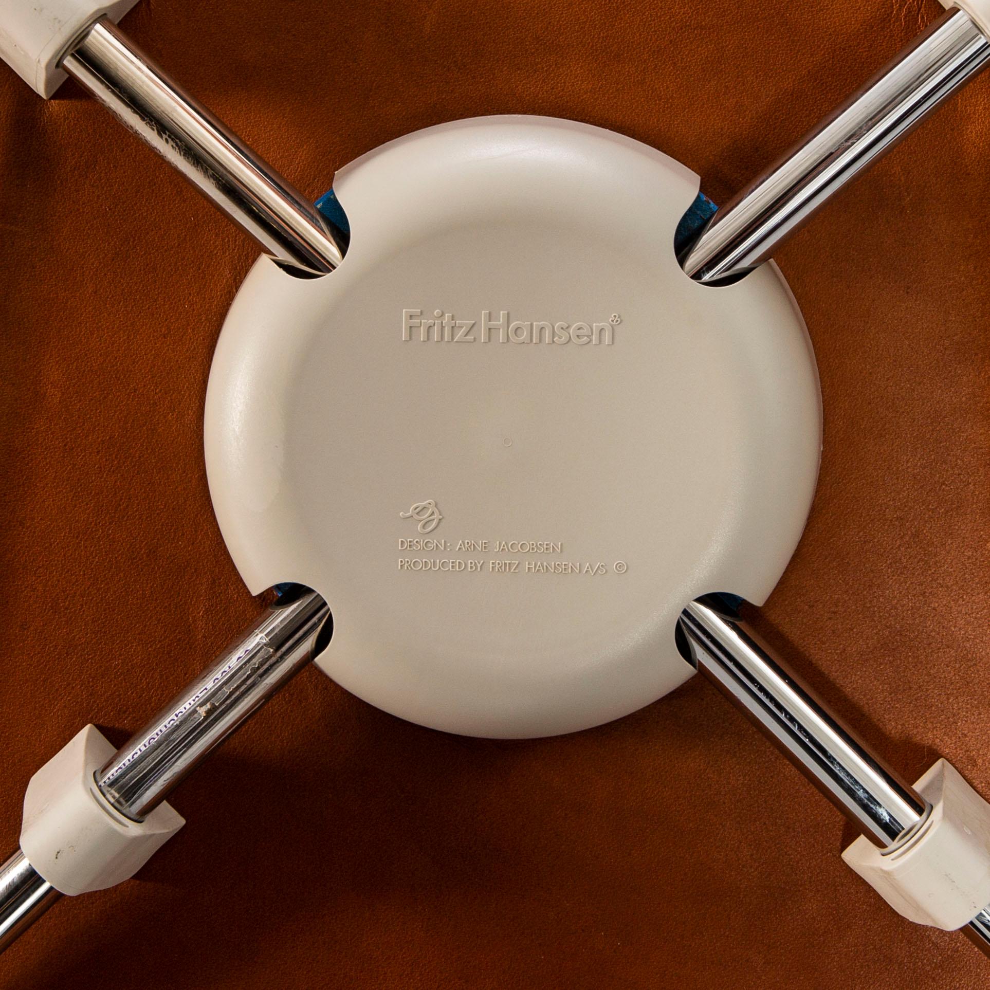 Arne Jacobsen, stolar, 6 st, "Sjuan", för Fritz Hansen, Danmark.