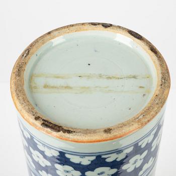 A Chinese blue and white vase late Qing dynasty, circa 1900.