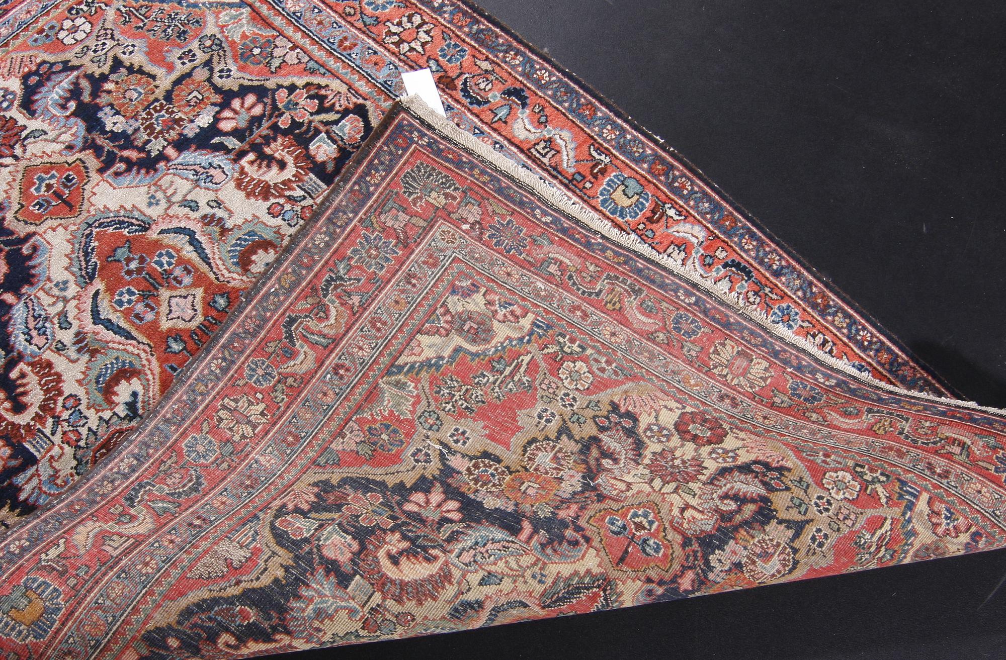 MATTA, orientalisk. Ca 193 X 132.