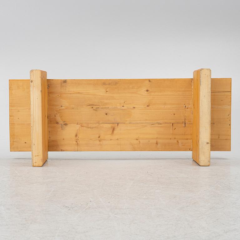 Bench. Late 20th century.