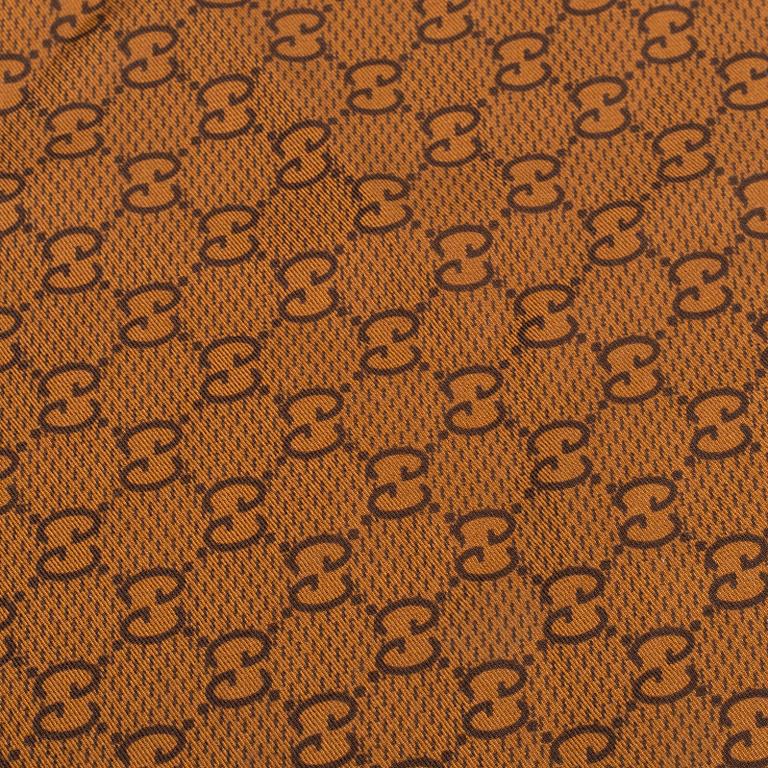 GUCCI, two scarfes.