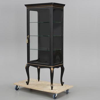 VITRINSKÅP, 1900-talets början.