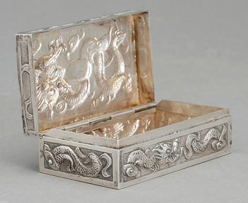 DOSA, silver, Kina, omkring sekelskiftet 1900, vikt ca 52 g.