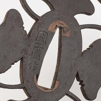 Tsuba, 3 st, järn. Japan, Sen Edo, en signerad Kunihiro.