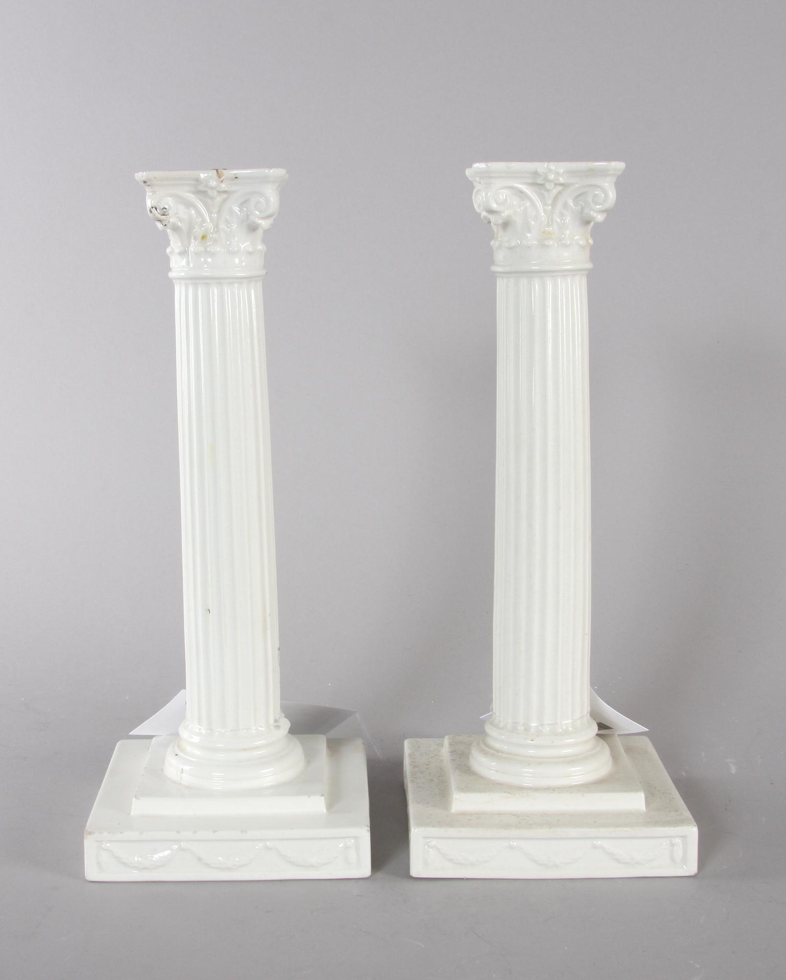 KOLONNLJUSSTAKAR, ett par, flintgods, Gustavsberg 1898.