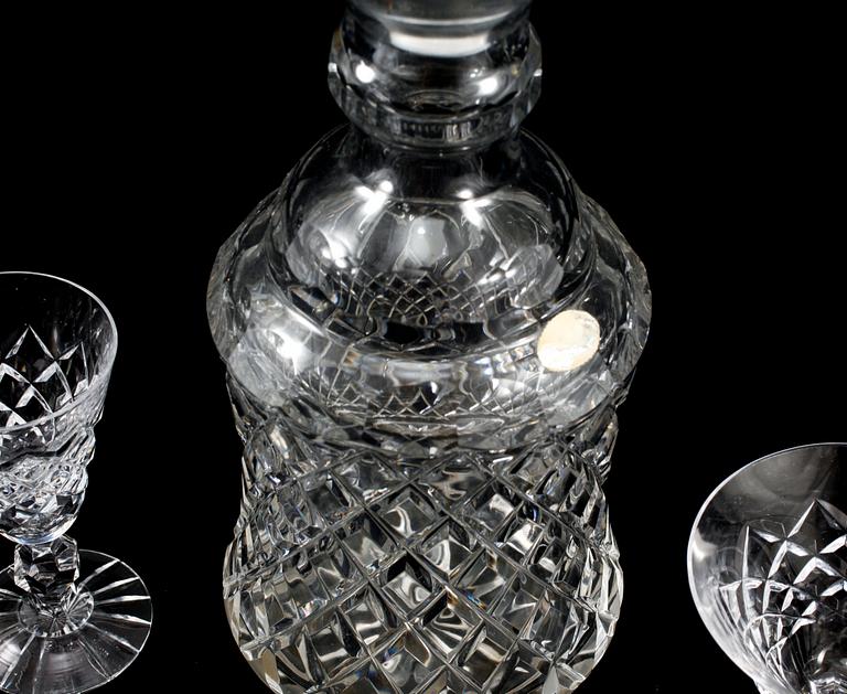 GLASSERVIS, 33 delar, delvis "Rut", mestadels Boda, 1900-talets andra hälft.