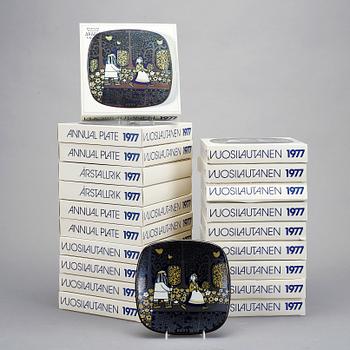 TALLRIKAR, 20 st, Raija Uosikkinen, Arabia, stengods. 1977.