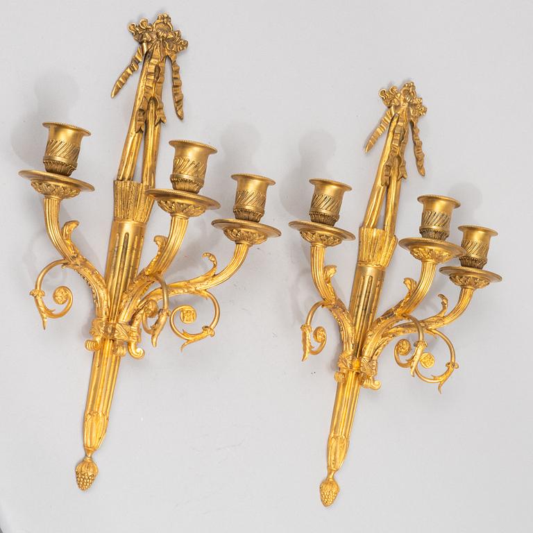 A pair of wall lights, Louis XVI style, end of the 19th Century.