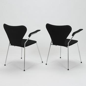 Arne Jacobsen, stolar, 7 st, "Sjuan", Fritz Hansen, Danmark, 1900-talets slut.