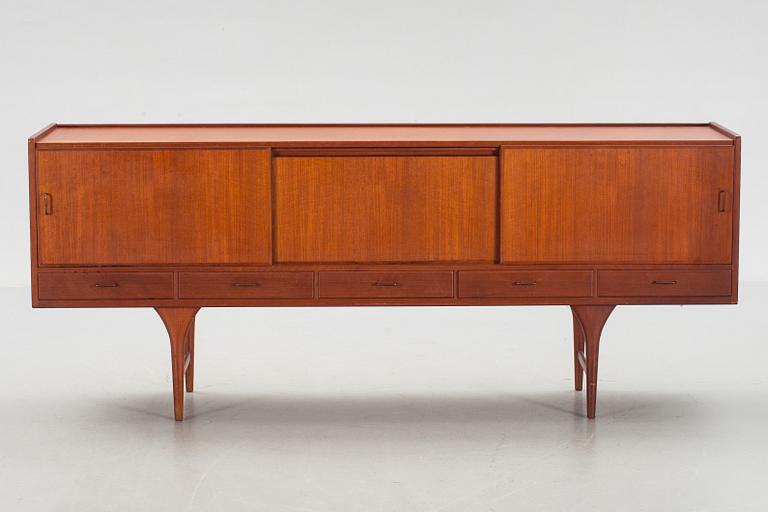 SIDEBOARD,  Seffle Möbelfabrik, Svante Skogh. 1900-talets mitt.