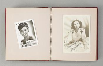 AUTOGRAFER, ca 420 stycken. Bl a Gary Cooper, Bing Crosby, Lauren Bacall, Clark Gable, Judy Garland mfl.