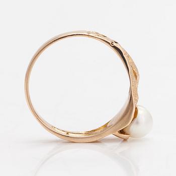 Björn Weckström, a 14K gold 'Polar Spring' ring with a cultured pearl for Lapponia 1968.