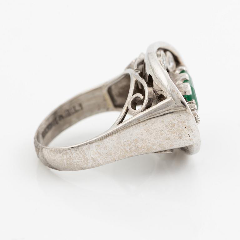 Ring, 18K white gold with an emerald-cut emerald and brilliant-cut diamonds.