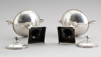 STRÖSOCKERSKÅLAR, 1 par, silver, Gustaf Möllenborg, Stockholm 1901. Vikt ca 1420 gram.