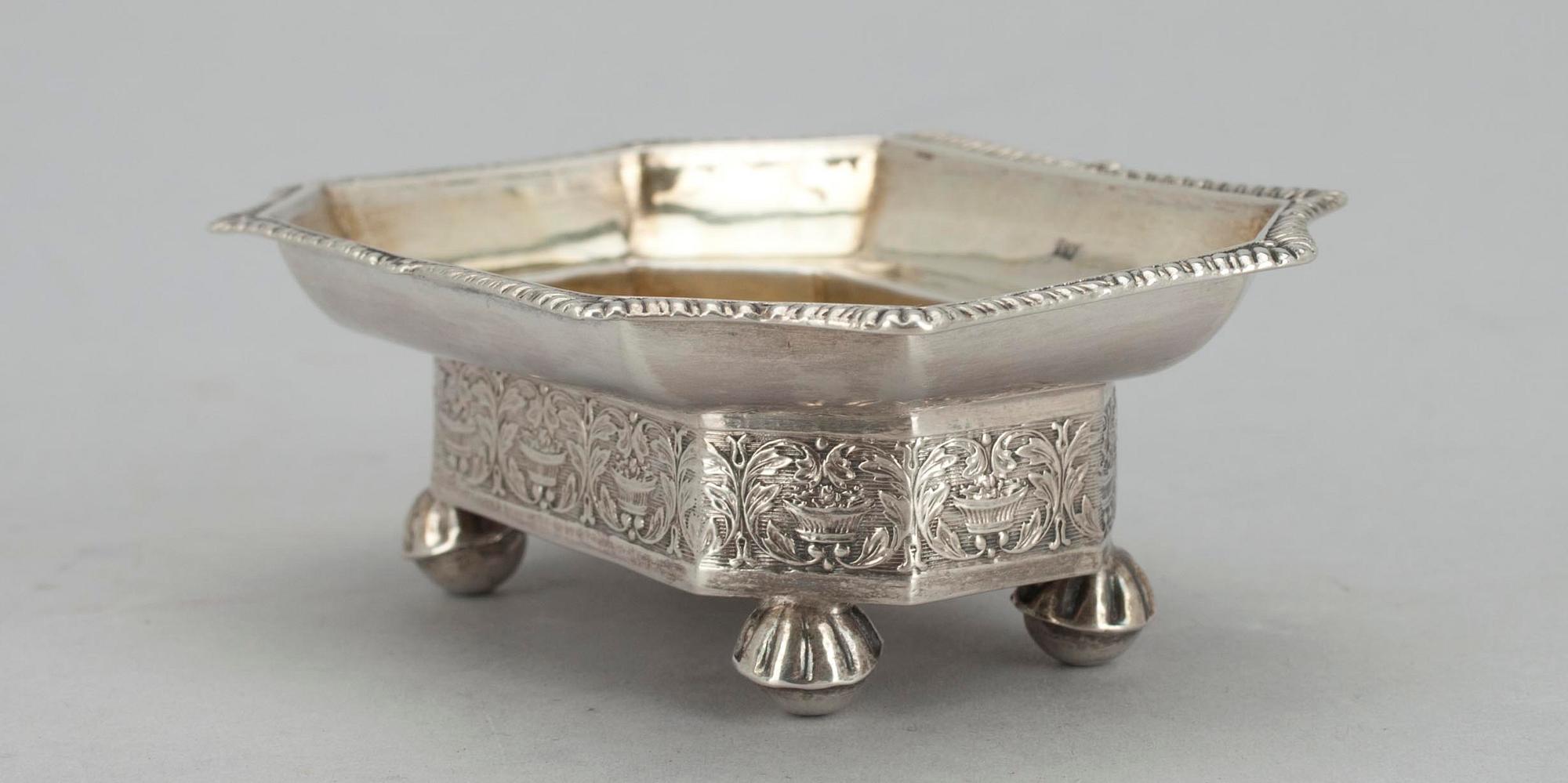 SALTKAR, silver, Andrej Astrachanzew, Moskva 1821-1835. Vikt ca 49,4 g.