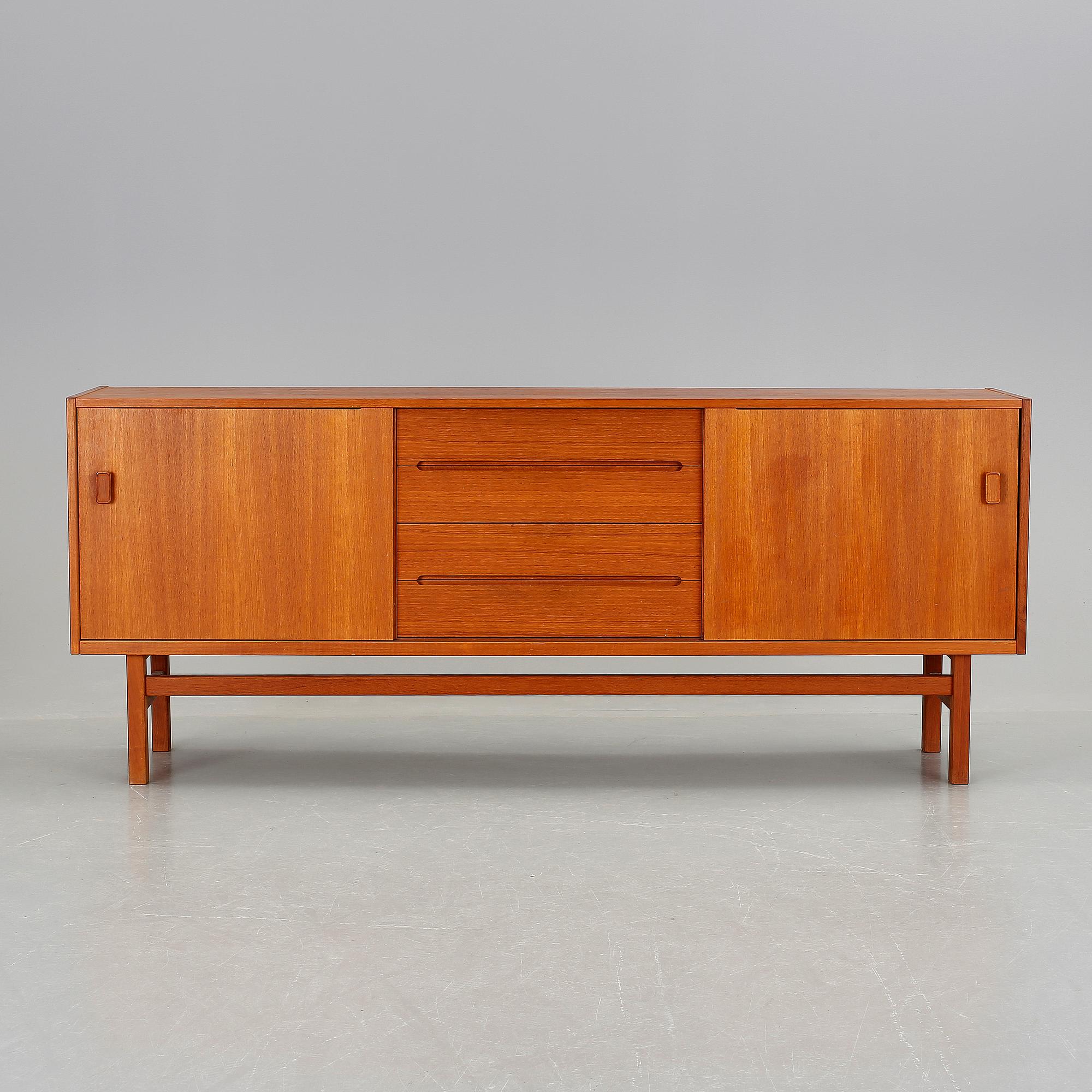SIDEBOARD, "Arild", Nils Jonsson, Troeds, 1900-talets andra hälft.