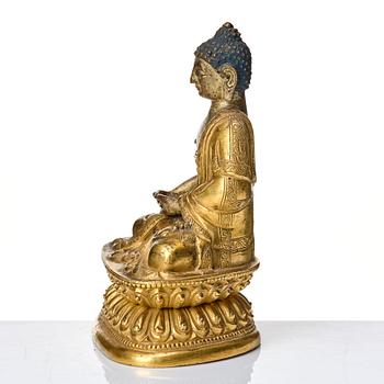 Buddha, förgylld kopparlegering. Tibetokinesisk, 1700-tal.