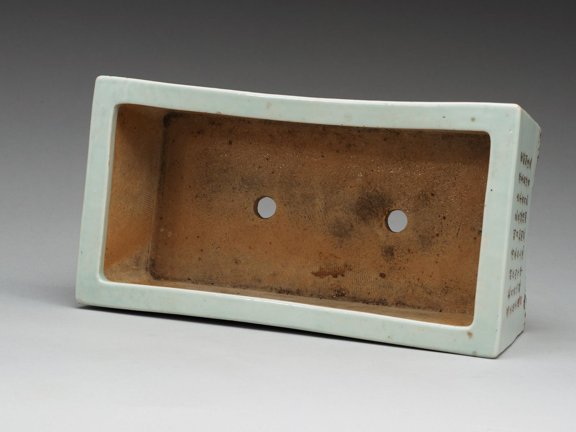 A famille rose flower pot, Qing dynasty, 19th Century.