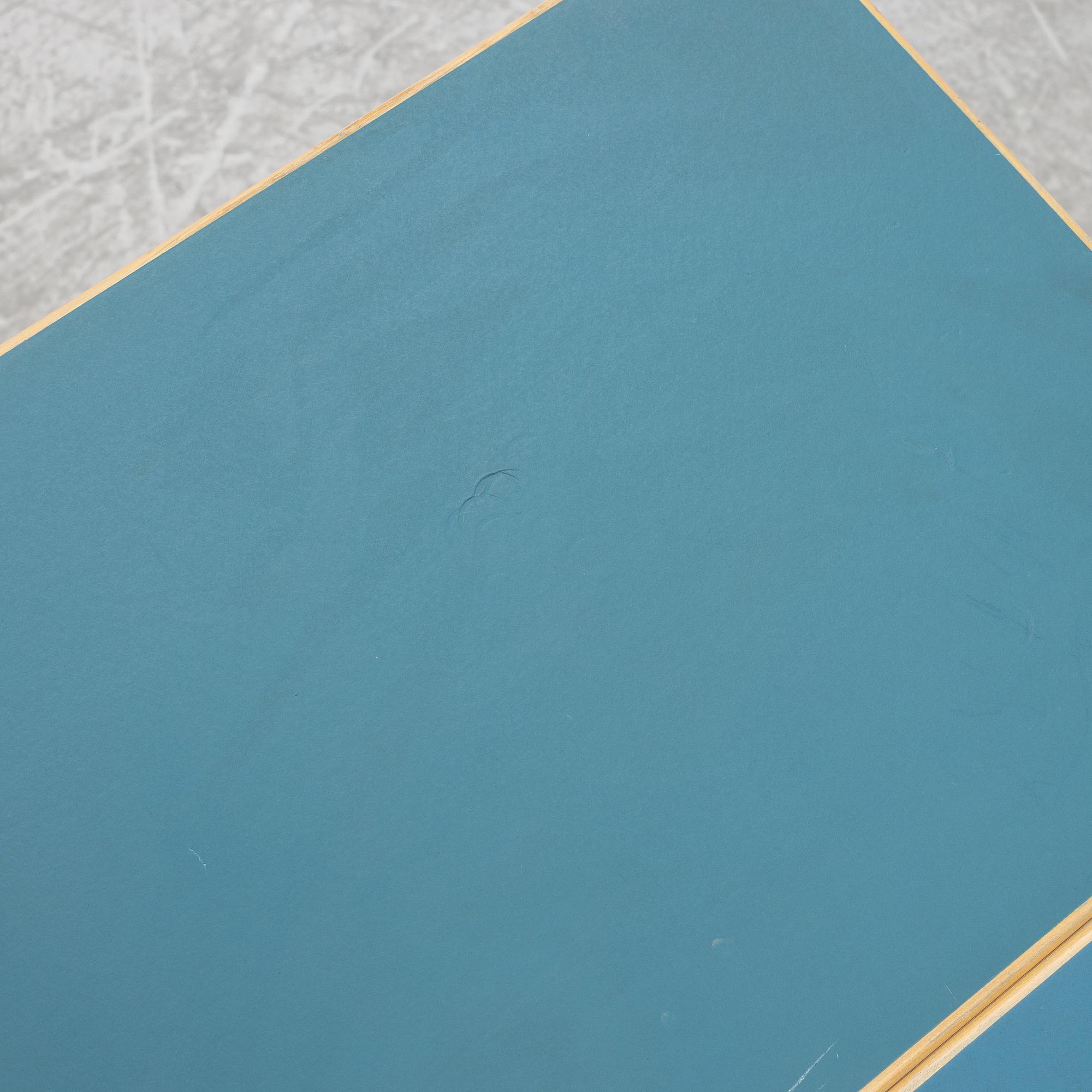 Alvar Aalto, drop-leaf table, model DL82, O.Y. Huonekalu- ja Rakennustyötehdas A.B., mid-20th century.