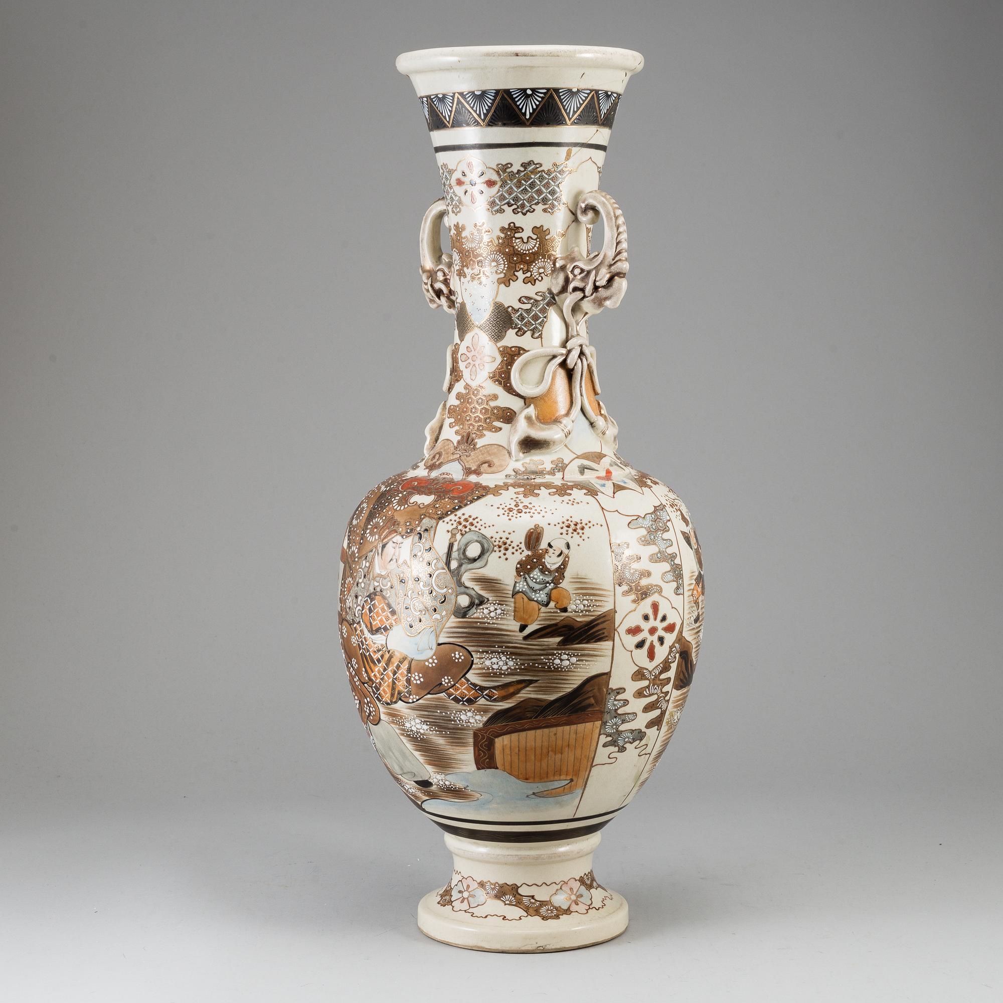 A large satsuma vase, Japan, Meiji (1868-1912).
