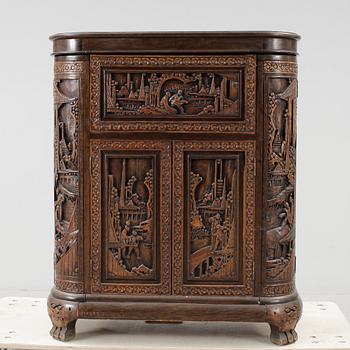 BARSKÅP, Kina, brickmärkt South China & Co, 1900-talets andra hälft.