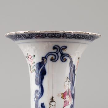 SAMLING KINESISKT PORSLIN, 9 delar, Qianlong 1736-1795.