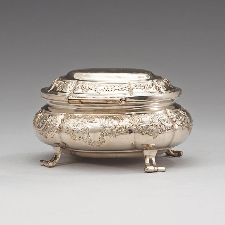 A Russian mid 18th century silver sugar-box, marks of Jakow Semenow Maslennikow, Moscow 1757.