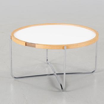 A tray table by Hans J Wegner,  "CH-417", designed in 1970.