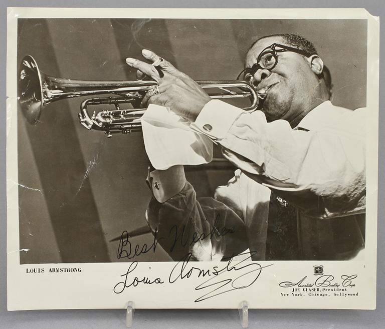 FOTOGRAFI MED AUTOGRAF, Louis Armstrong, sign, 1900-tal.