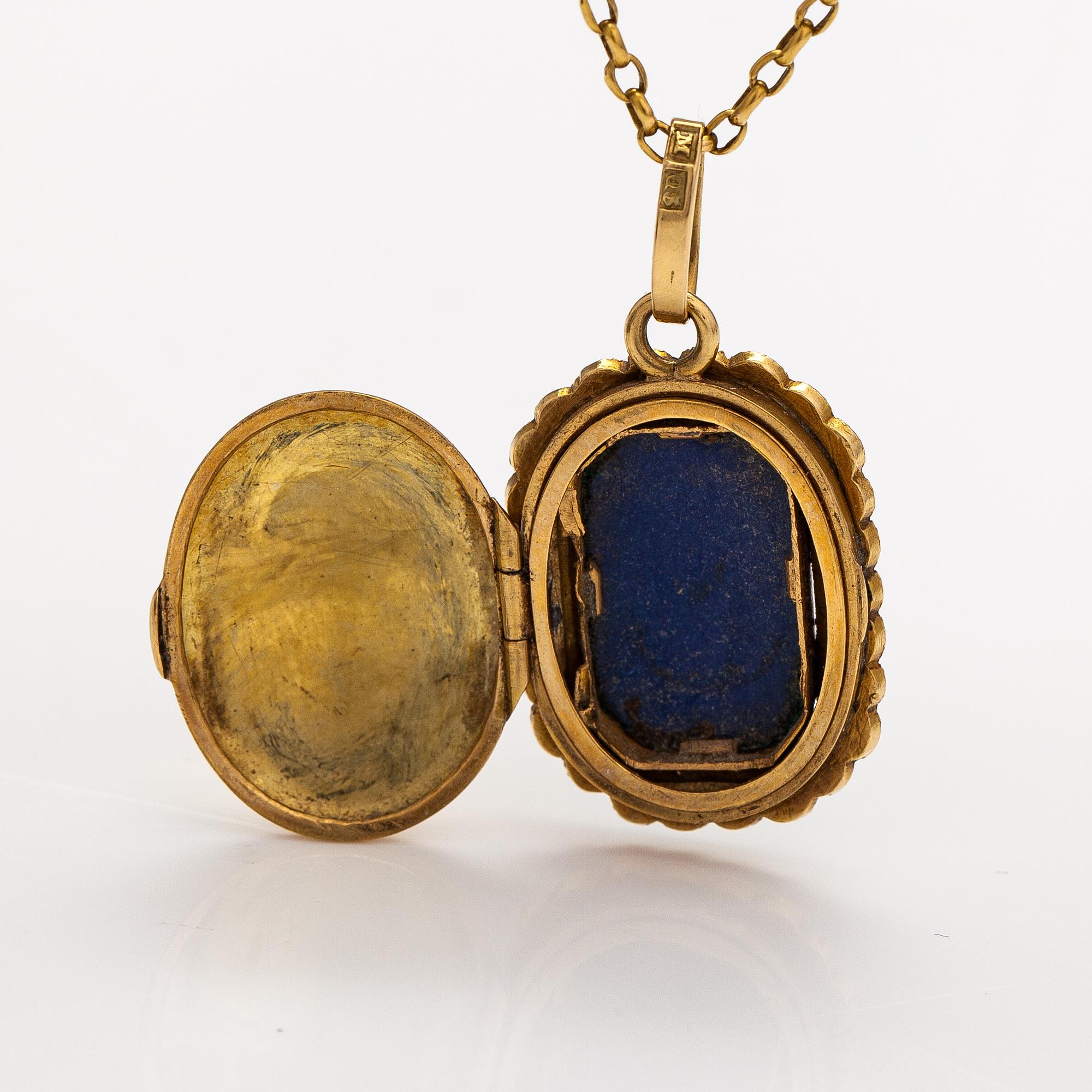 An 18K gold necklace with pearls and enamel with painted decor. Gustaf Dahlgren, Malmoe 1870.