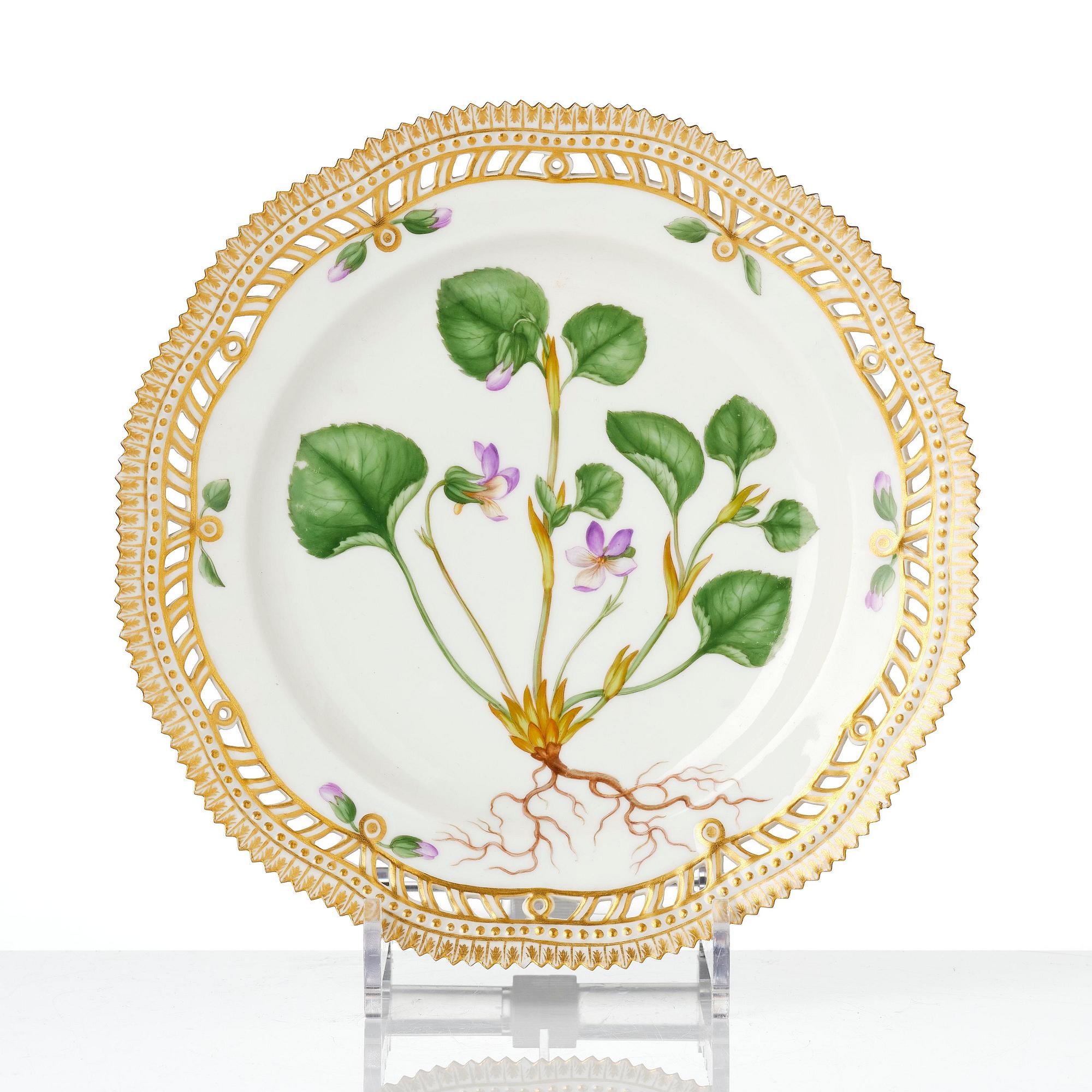 Gallerkorg med fat, porslin. 'Flora Danica', Royal Copenhagen, Denmark, 1900-tal.