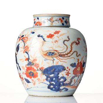 Kruka med lock, porslin. Qingdynastin, Kangxi (1662-1722).