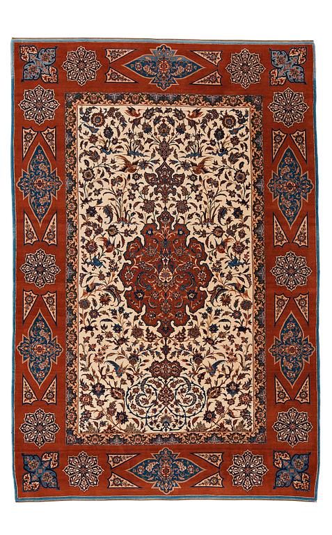 A CARPET, a semi-antique Esfahan, ca 227 x 152,5 cm (as well as the ends with ca 1½ and ½ cm flat weave).