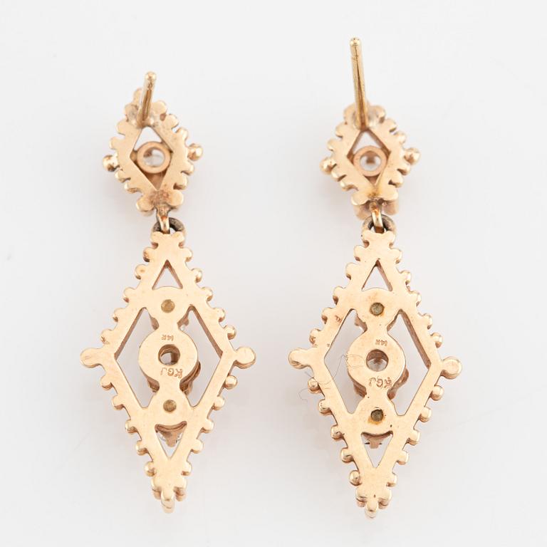 Earrings, a pair, 14K gold with brilliant-cut diamonds.