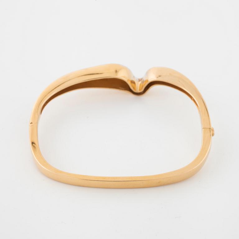 ARMRING, med åttkantslipade diamanter.