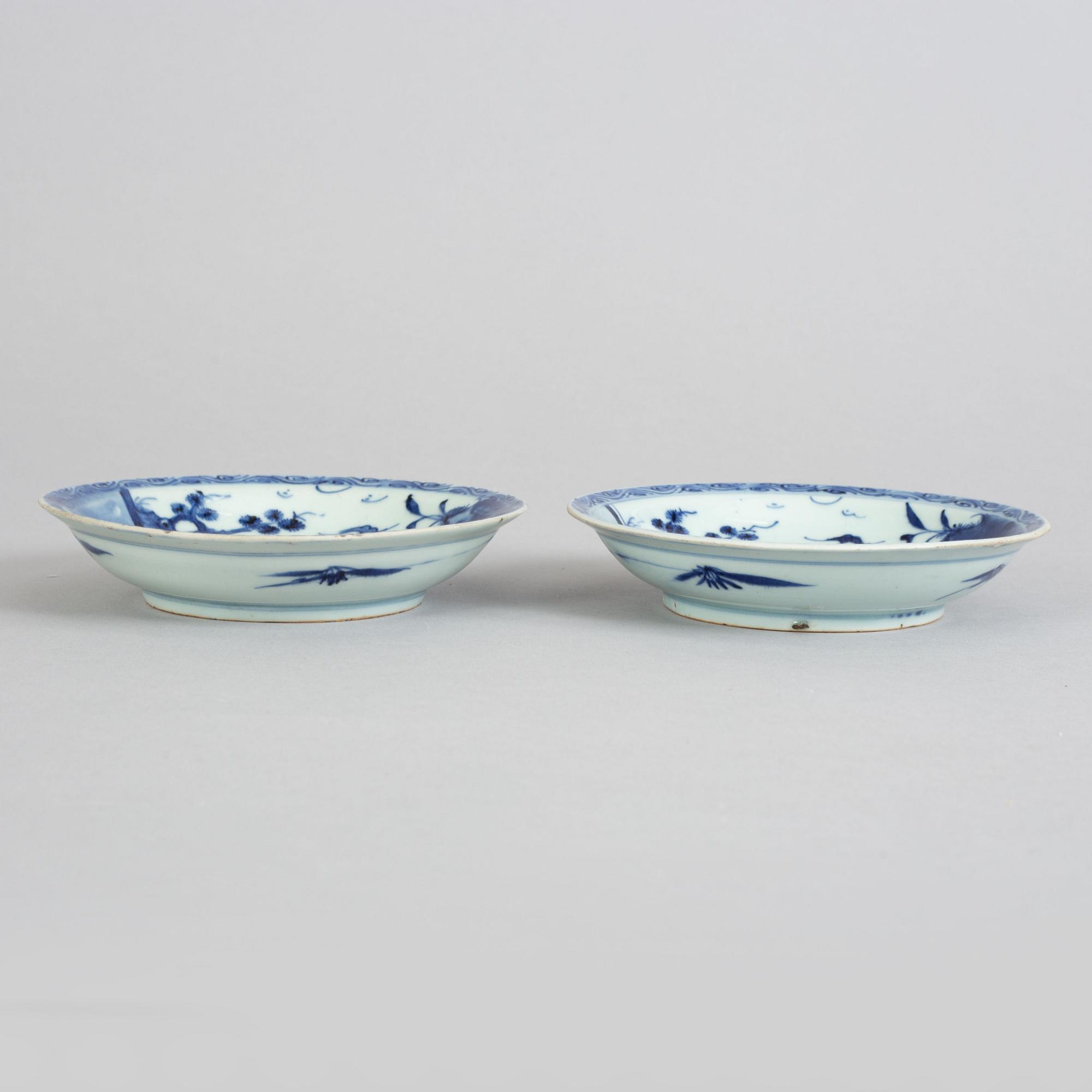 A pair of blue and white dishes, Tianqi/Chongzhen, 17th Century.