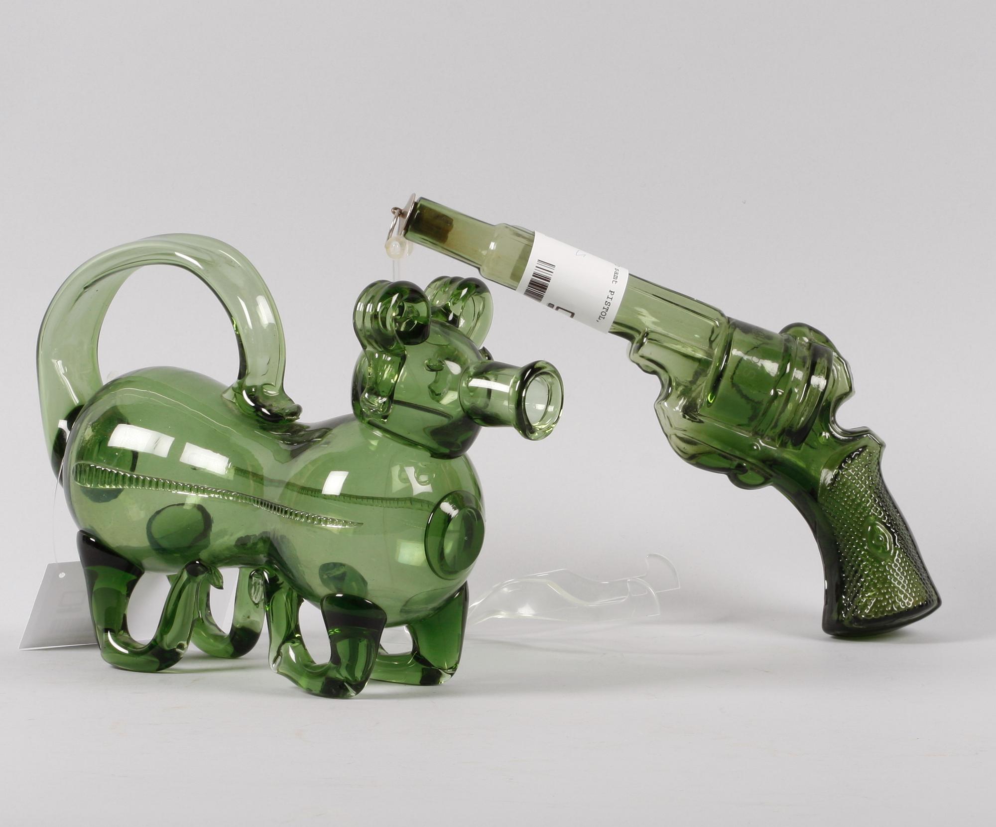 FYLLEHUND samt PISTOL, glas.