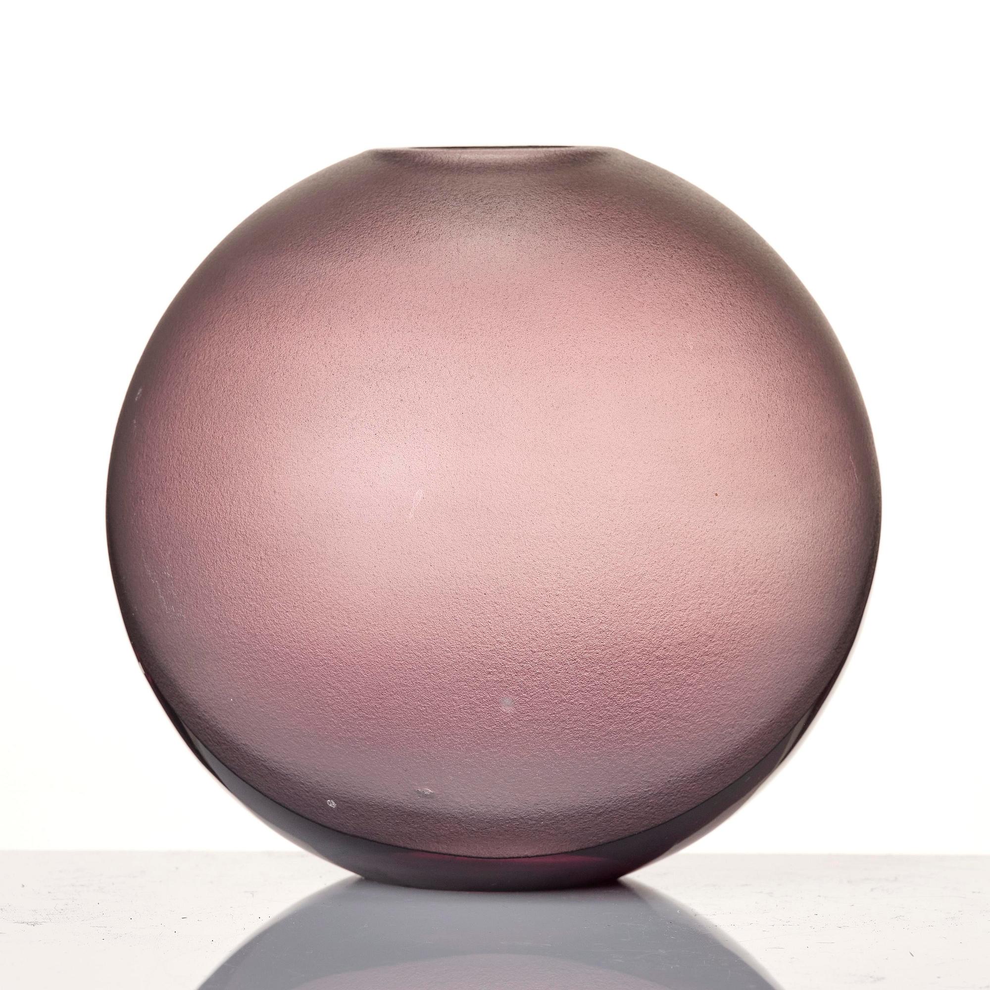 Vicke Lindstrand, a glass vase, Orrefors, Sweden, 1930s.