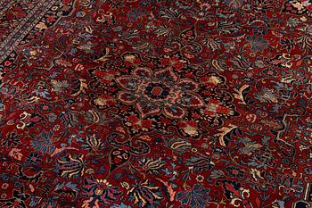 A semi-antique Bidjar carpet, c. 356 x 266 cm.